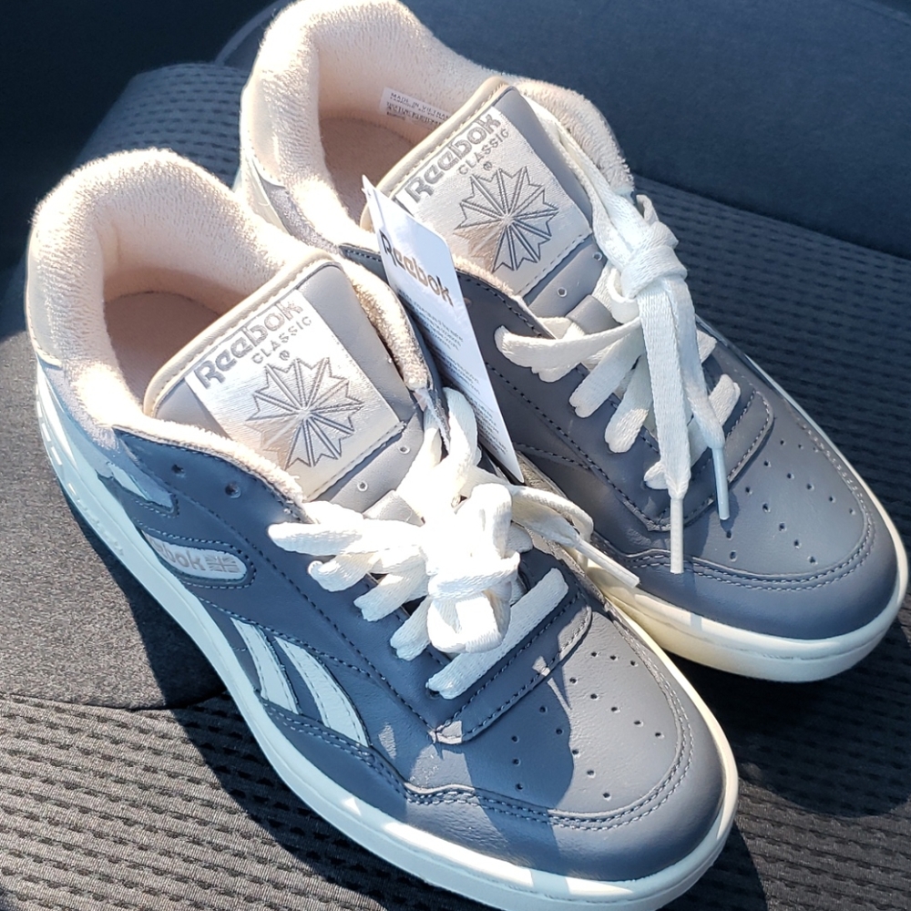 Reebok BB4000 Unisex Size Men 4.5 Woman 6